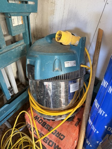 Makita vc4210m 110v vacuum - 110v, l