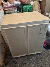 Horn Sewing Machine Cabinet with Air Lift