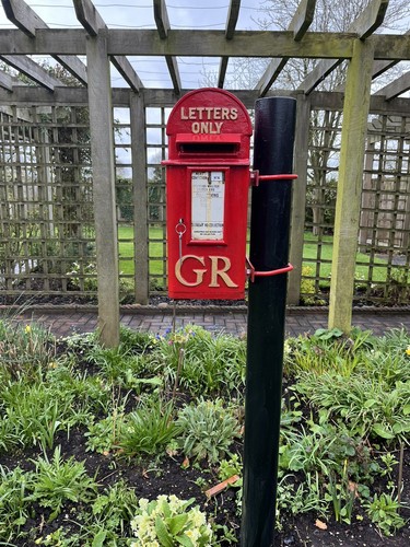 Genuine royal mail cast - royal,
