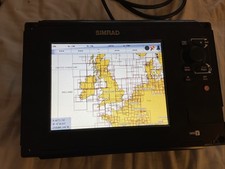 Simrad NSS8 EMEA Chartplotter And Multifunction Display NSS-8 w/Suncover