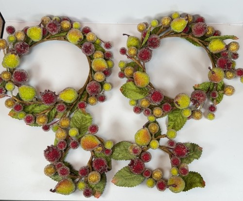 Frosted berry wreath candle - ,