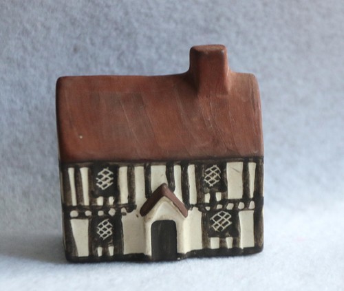 Vintage mudlen end - end, cottage