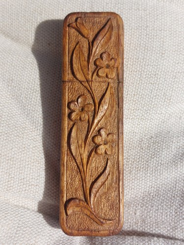 Antique treen mahogany - antique, needle