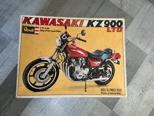 Revell vintage 1977 model - ,