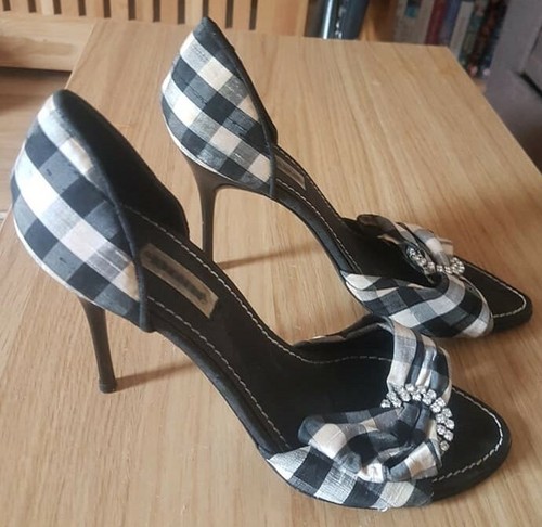 White black checkered gingham