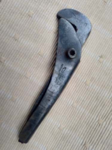 Footprint 698 pipe wrench - ~698,