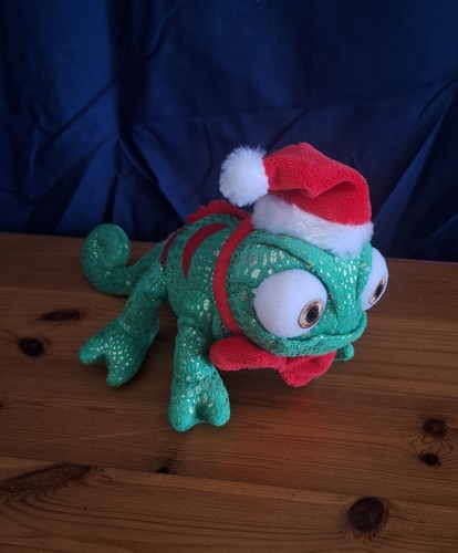 Disney store pascal - 8",