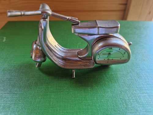 Retro silver scooter - silver,