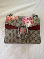 Gucci Mini Supreme Blooms Dionysus crossbody bag pink. Made in Italy.