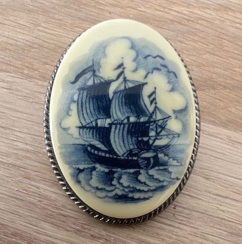 Silver tone oval blue white - silver,