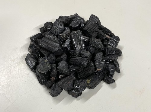 Black tourmaline rough - ~,