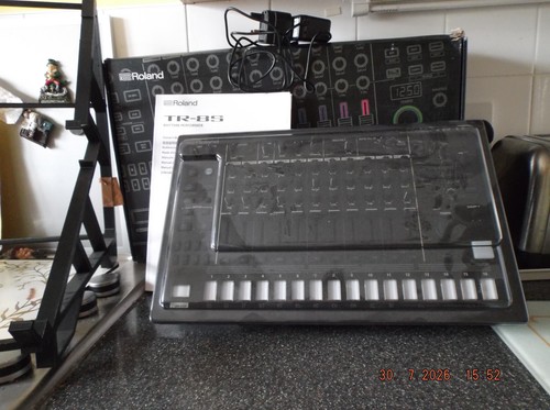 Roland tr8s drum machine - roland,