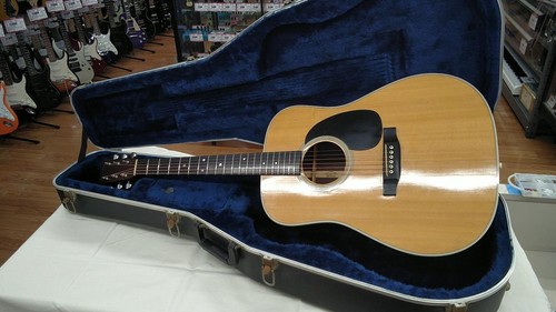 Martin acoustic guitar 19 - d-28,