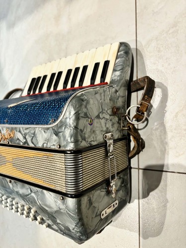 Orfeo piano accordion - piano, 17