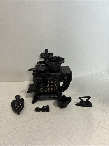 Queen cast iron miniature - iron,