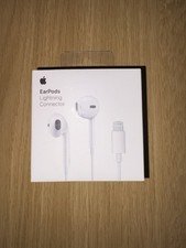 Apple EarPods with Lightening Connector Original With Microphone