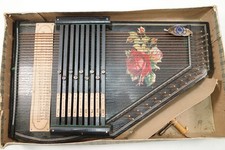 Vintage German Autoharp – 9 Chord Bars – Floral Design – Boxed with Tuning Key