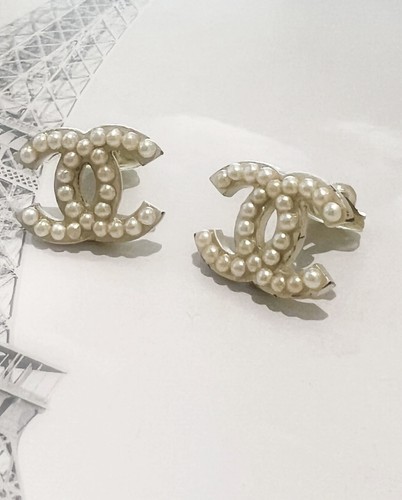 Authentic chanel logo pearl - authentic,