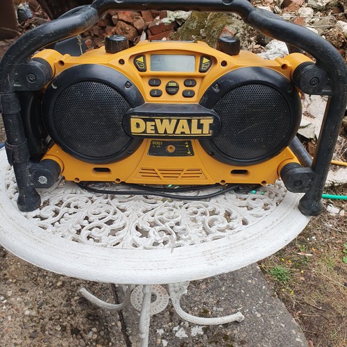 Dewalt radio model dc011 - radio,