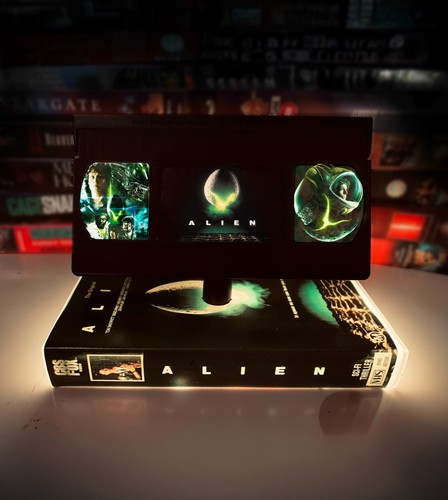 Aliens vhs table lamp horror - aliens, lamp,