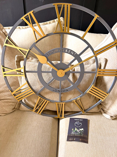 Thomas kent analogue round - thomas,