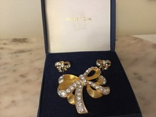 ELIZABETH DUKE VINTAGE BOW