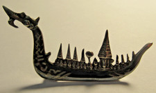 VINTAGE SIAM STERLING SILVER DRAGON BOAT BROOCH SIAMESE