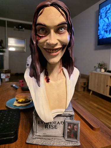 Evil dead rise ellie head - dead, bust