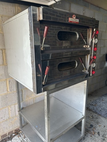 Commercial pizza baking - pizza, oven