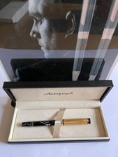 AUTOGRAPH BLACK AND GOLD