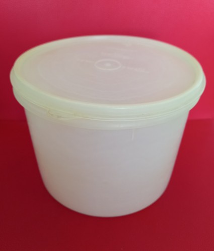 Tupperware round container - round,