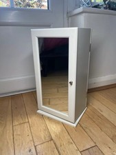 Excellent Condition: Wooden Mirrored Decorative White Key Holder (46cm x 24cm)