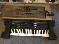 Novation Summit 16 Voice Polyphonic Synthesiser With Dust Saver