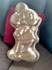 Large Vintage 1978 Wilton Mickey Mouse Cake Tin