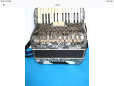 La PALOMA  Accordion  40 Bass Buttons 48x34x20cm -ideal For Beginners