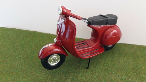 Vespa scooter red burgundy 6 - red,