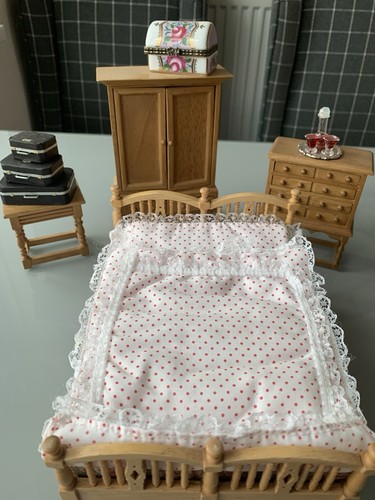 Dolls house 12th - house, scale