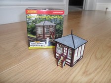 R8589 Skaledale Resin Level Crossing Signal Box for Hornby OO Gauge Sets
