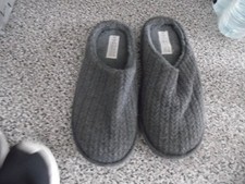Primark youth adult unisex size UK 6/7 grey slip on slippers ribbed effect