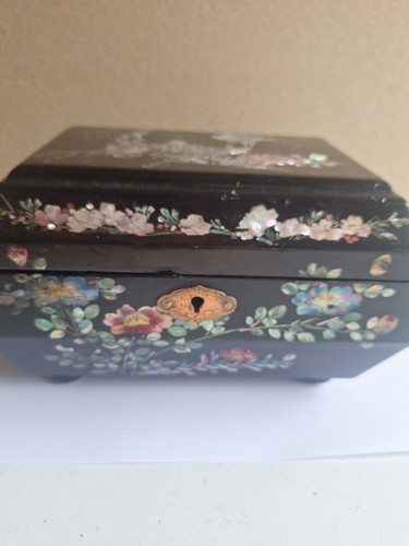 Antique chinese laquered - chinese,