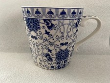 National Trust Churchill Blue Willow & White Mug. 9.5 cm x 9 cm. Fine China.