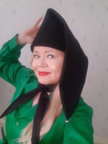 Black pointed hat elf - black,