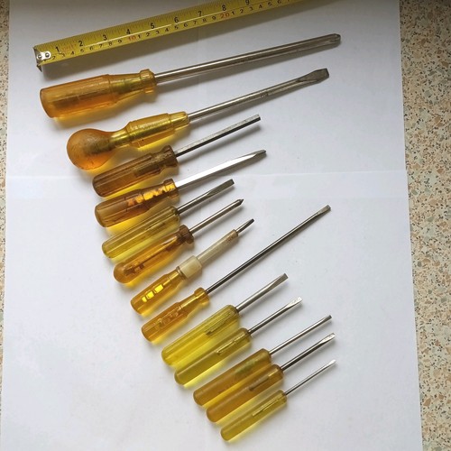 13x vintage yellow handled - 13x,