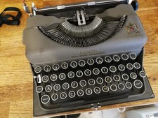 Vintage Imperial The Good Companion Typewriter. with case keys manual & tools
