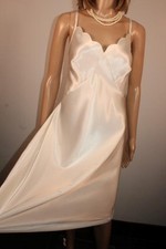 VTG M&S CREAM SUPER SILKY LIQUID SATIN FULL SLIP, PETTICOAT SIZE 18 TALL