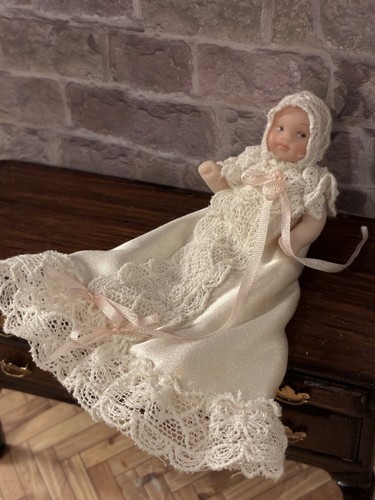 Dolls house scale - house, 1/12