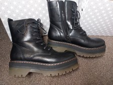 Black, 'Doc Martin Style' Plat