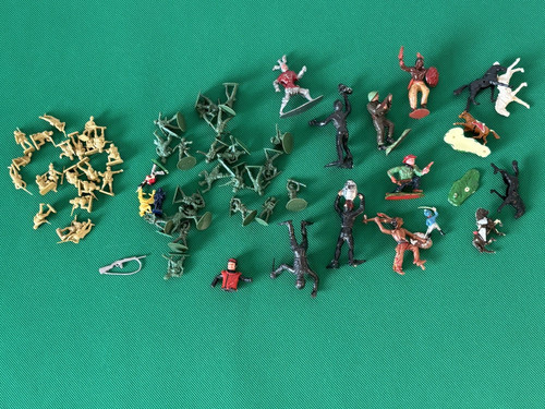 Job lot plastic soldiers - job,