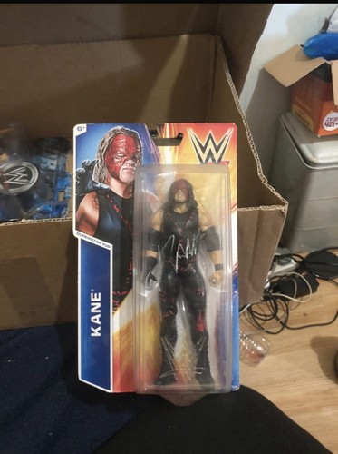Wwe kane boxed signed figure - wwe,