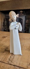 Lladro Daisa Figurine Girl